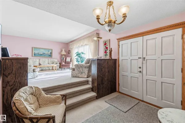 10928 41A AV NW photo 2