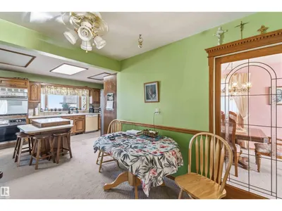 10928 41A AV NW photo 17