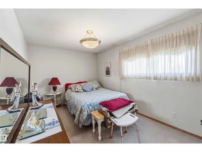 10928 41A AV NW photo 28