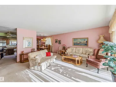 10928 41A AV NW photo 10