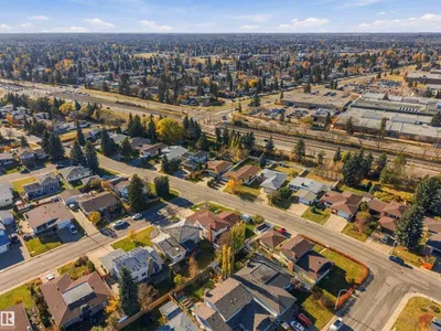 10928 41A AV NW photo 56