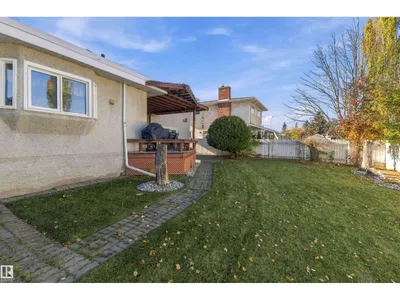 10928 41A AV NW photo 50