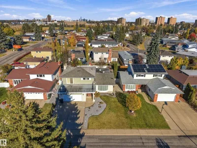 10928 41A AV NW photo 51