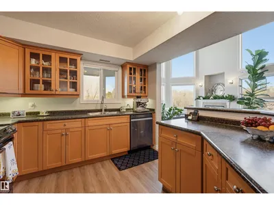 #427 9008 99 AV NW photo 12