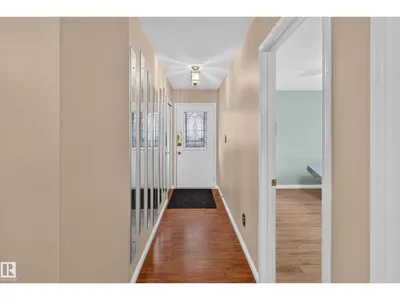 14522 37 ST NW photo 5