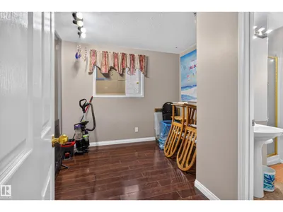 14522 37 ST NW photo 10
