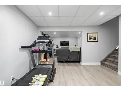 13984 137 ST NW photo 32
