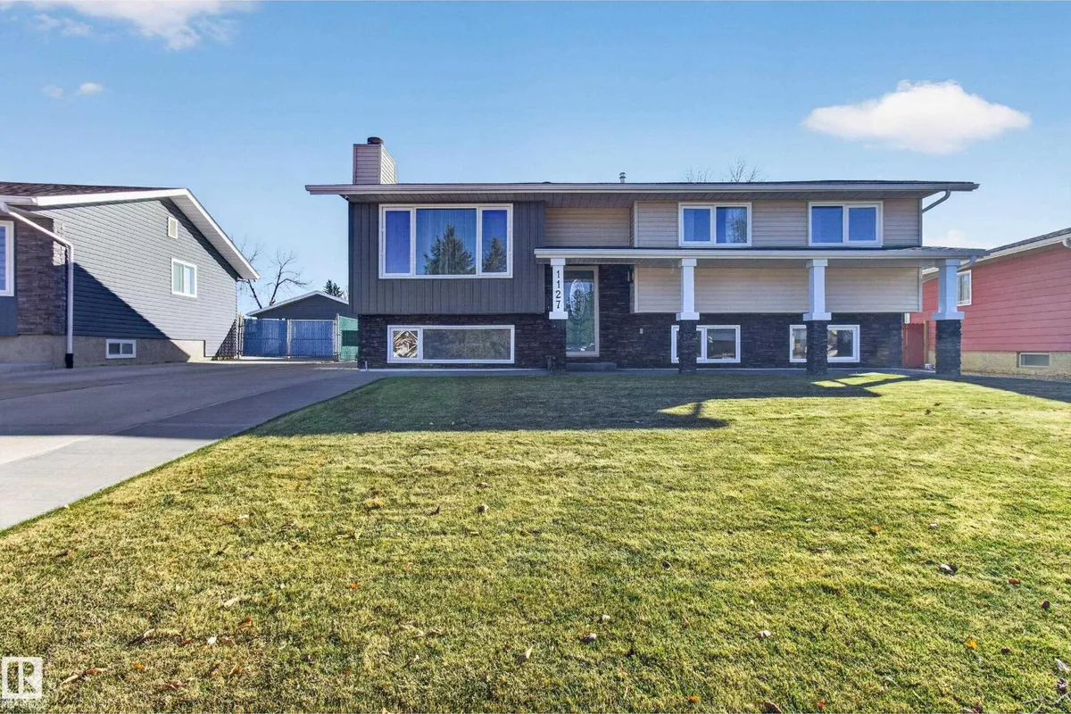1127 68 St NW exterior