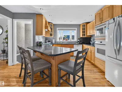 1127 68 St NW photo 13