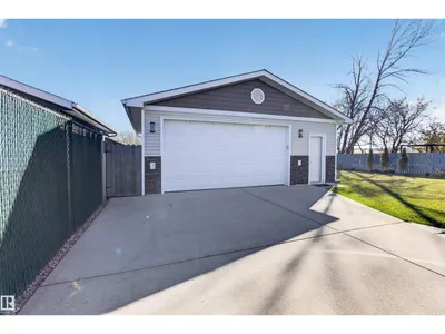 1127 68 St NW photo 43