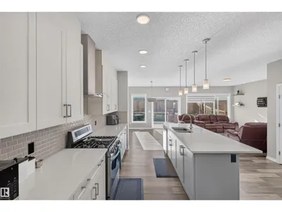 435 41 AV NW photo 11