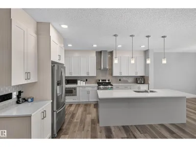 435 41 AV NW photo 13