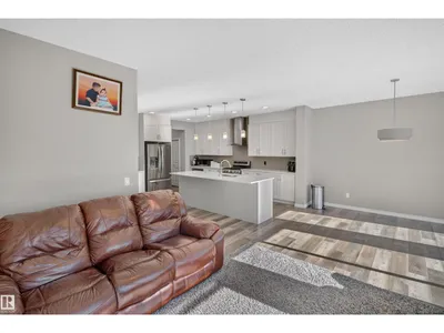 435 41 AV NW photo 15