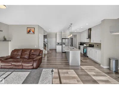 435 41 AV NW photo 17