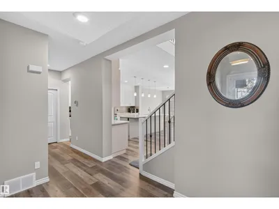 435 41 AV NW photo 18