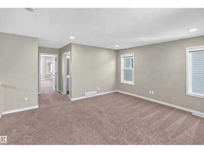 435 41 AV NW photo 21