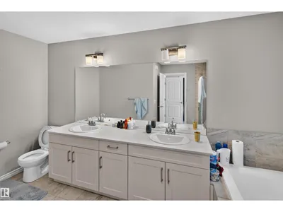 435 41 AV NW photo 26