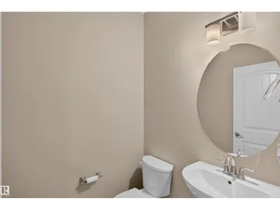 435 41 AV NW photo 31