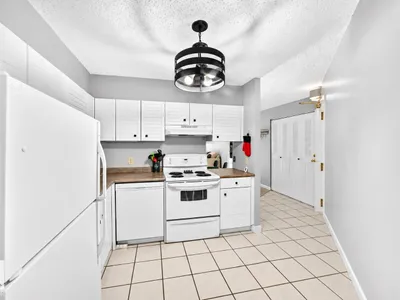 #200 10149 SASKATCHEWAN DR NW photo 5